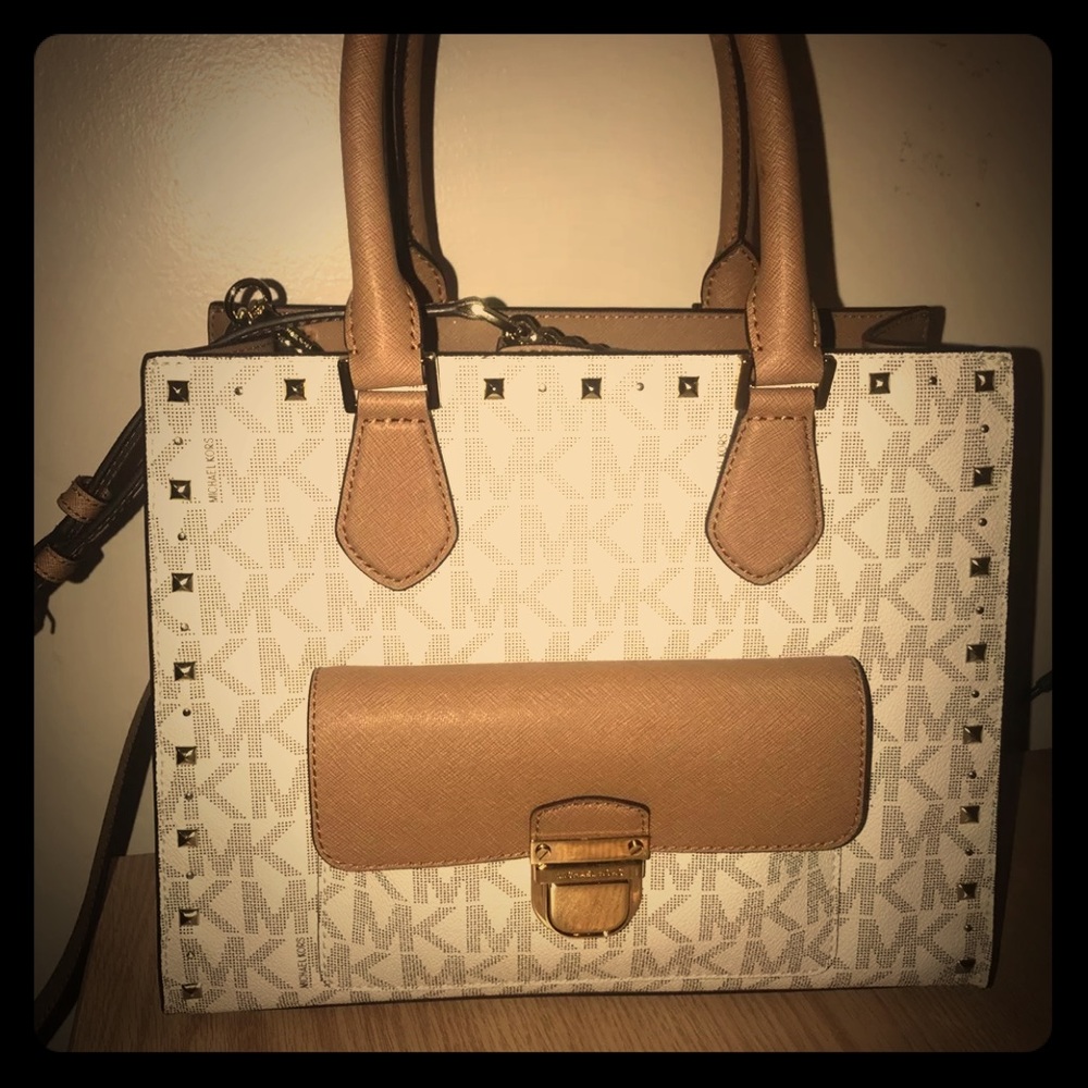 Micheal Kors Crossbody
